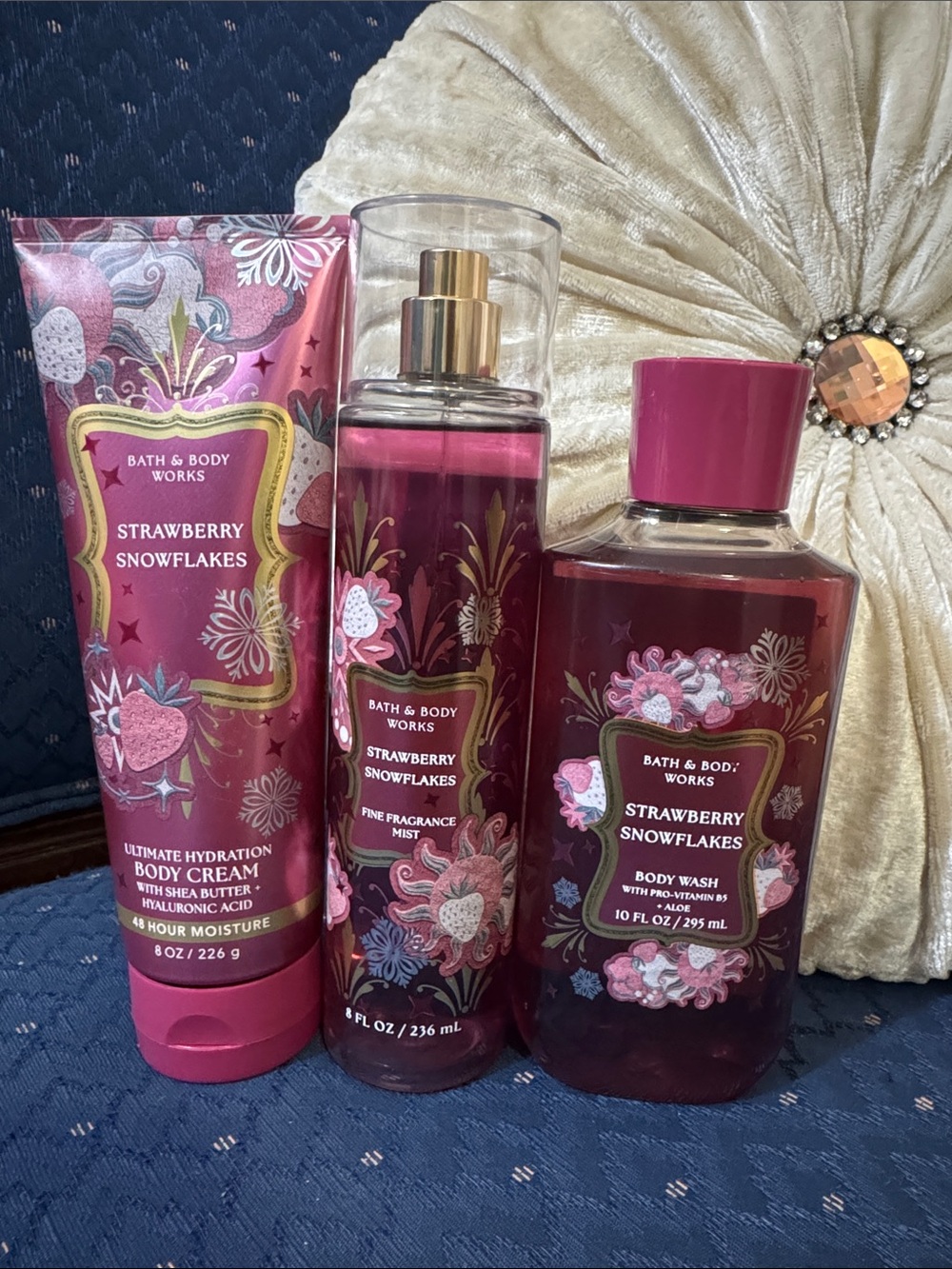 Bath & Body Works Strawberry Snowflakes Body Care Set - Pink